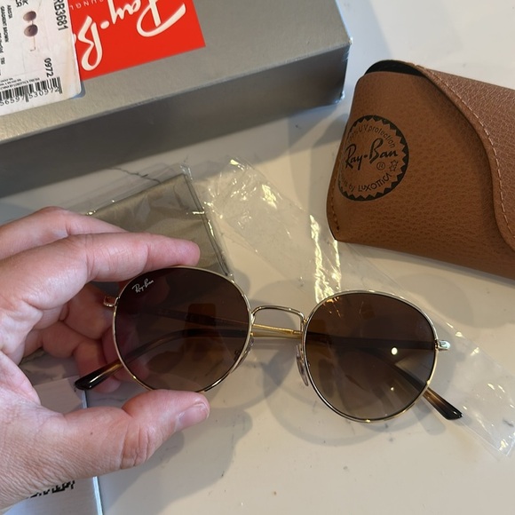 NIB Ray Ban Arista Round Sunglasses Polished Arista Gold Brown Gradient RB3681 - Picture 2 of 12